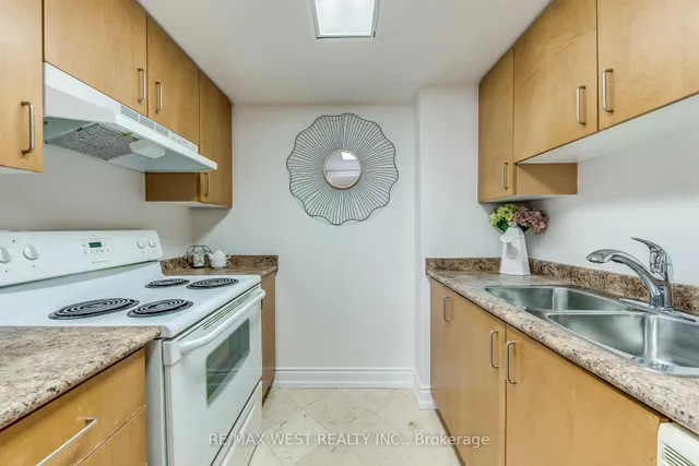 Additional image 16 of 2088 Lawrence Ave Unit 710