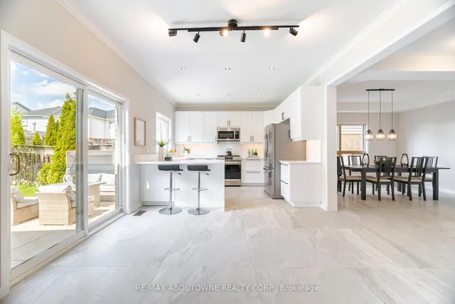 Additional image 14 of 1046 Holdsworth Cres