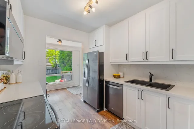 Additional image 13 of 325 Davisville Ave