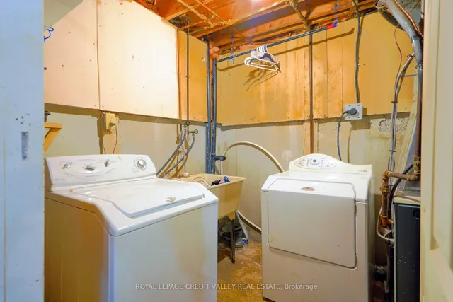 Additional image 39 of 8 Sandringham Crt