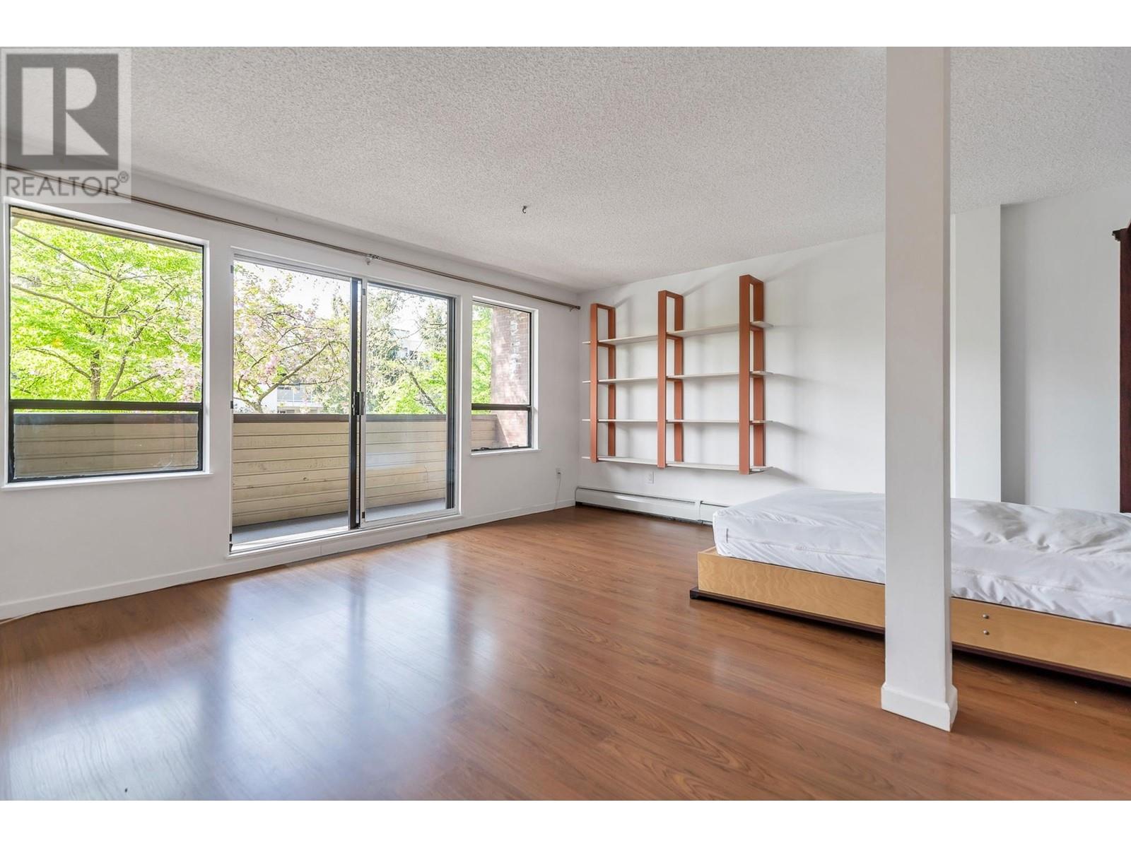 207 853 E 7TH AVENUE|Vancouver, British Columbia V5T1P4