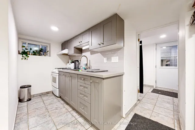 Additional image 36 of 1058 College St