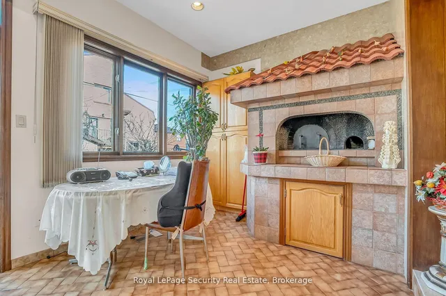 Additional image 19 of 27 Mulholland Ave