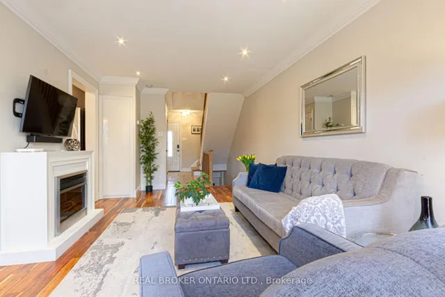 Additional image 8 of 1522 Lancaster Dr Unit 18