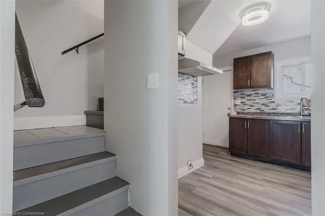 Additional image 24 of 31 Biggar Ave