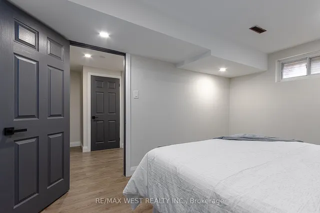 Additional image 7 of 377 Military Tr Unit 33