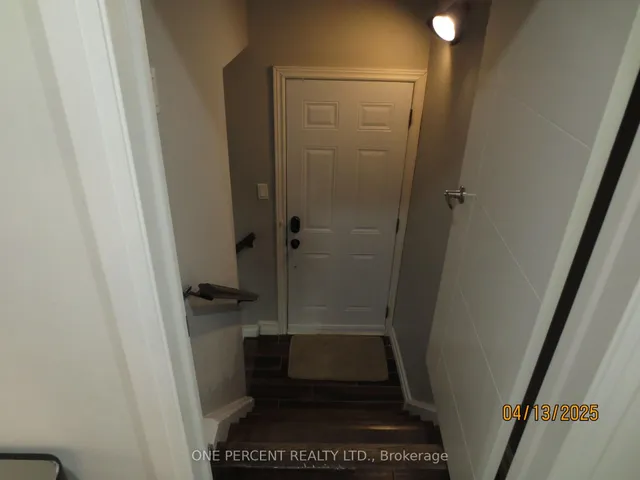 Additional image 31 of 39 Decarie Circ