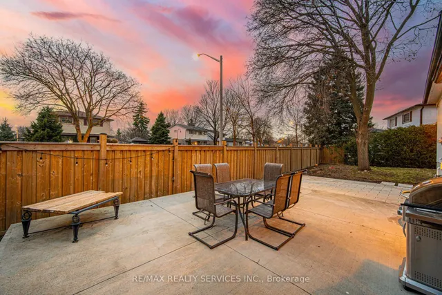 Additional image 32 of 8 Reigate Ave