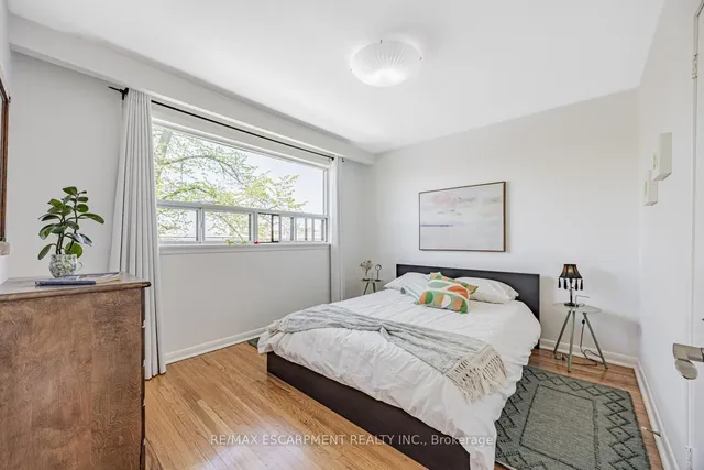 Additional image 18 of 35 Woodenhill Crt