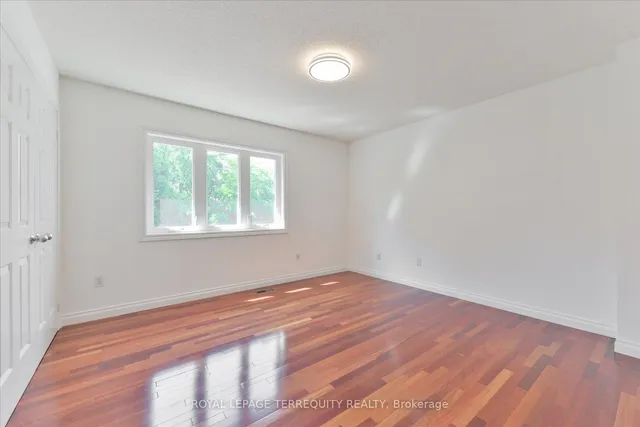 Additional image 28 of 2216 Dunvegan Ave