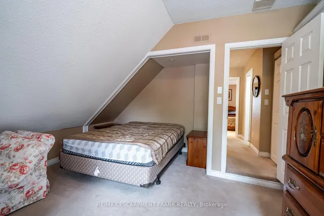 Additional image 29 of 12 Rossmore Ave