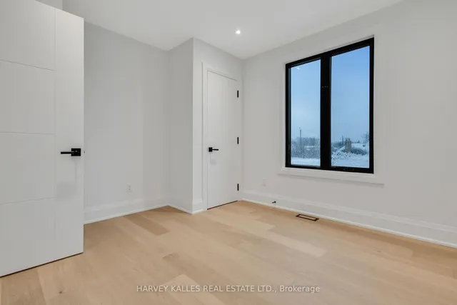 Additional image 33 of 681 Glencairn Ave