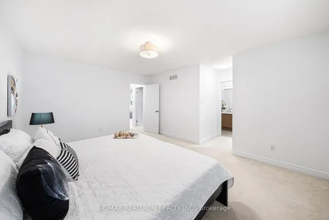 Additional image 26 of 34 Shadyglen Dr