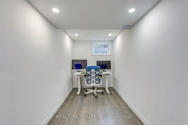 Additional image 42 of 2075 Banbury Cres