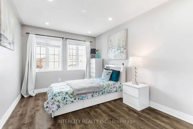 Additional image 22 of 54 Amethyst Circ