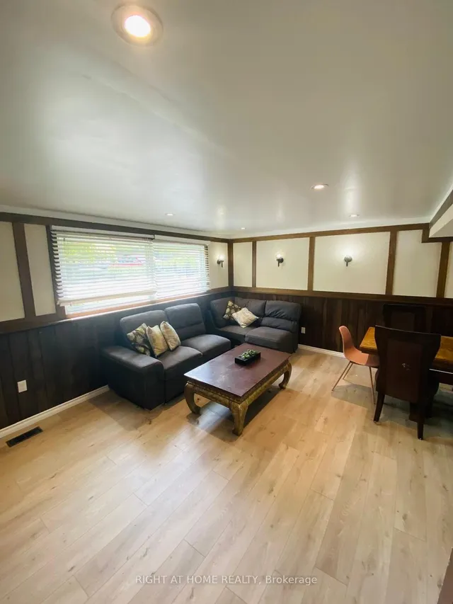 Additional image 38 of 72 Underhill Cres