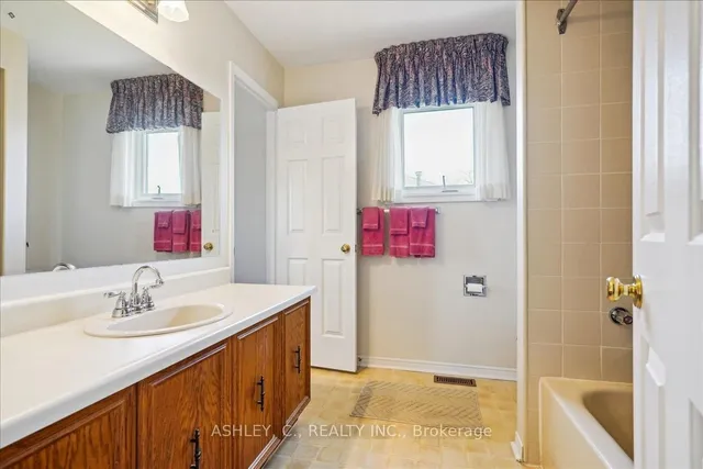 Additional image 31 of 711 Esprit Cres