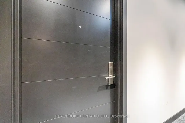 Additional image 5 of 488 University Ave Unit 4403