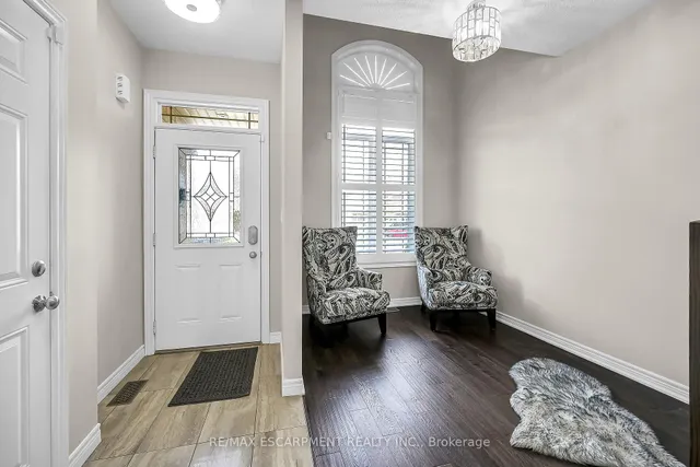 Additional image 8 of 8 Charleswood Cres