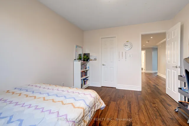 Additional image 39 of 7 Magenta Crt