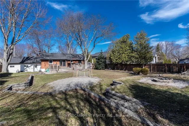 Additional image 24 of 63 Seneca Ave