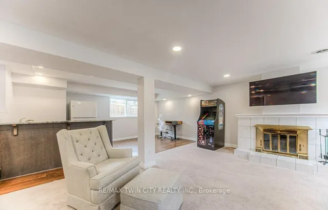 Additional image 24 of 111 Martinglen Cres