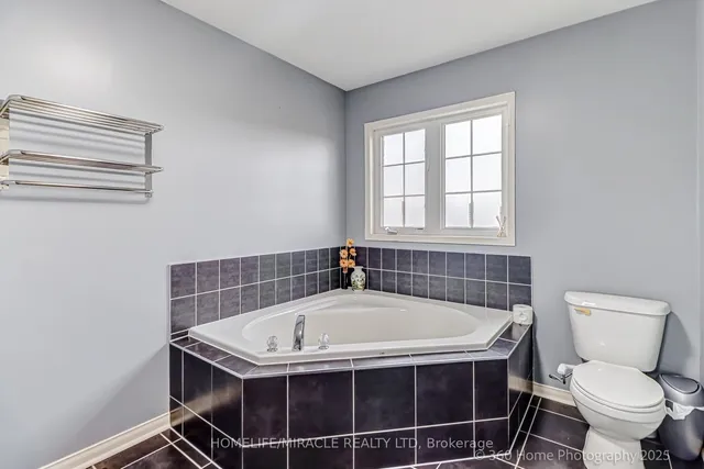 Additional image 18 of 652 Lott Cres