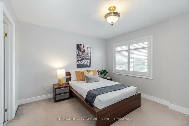 Additional image 35 of 32 Radial St