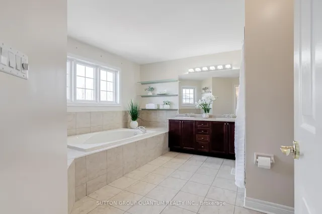 Additional image 26 of 49 Supino Cres