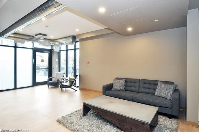 Additional image 10 of 690 King St Unit 221