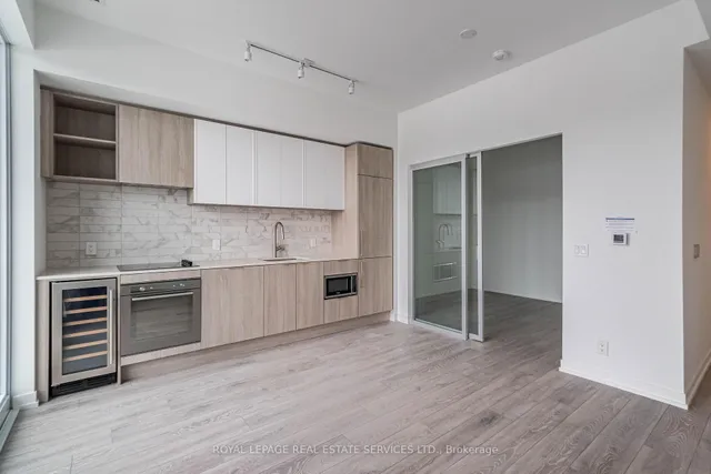 Additional image 8 of 2020 Bathurst St Unit 718