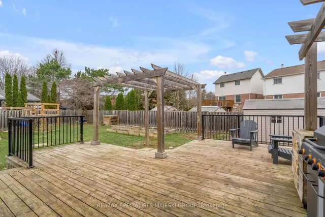 Additional image 32 of 2377 Cotswold Cres