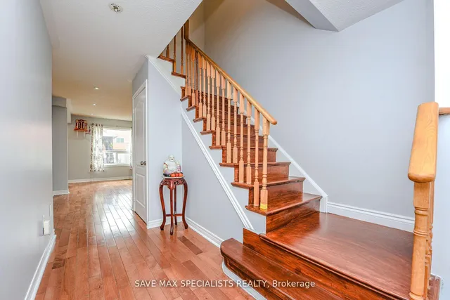 Additional image 7 of 622 Lumberton Cres