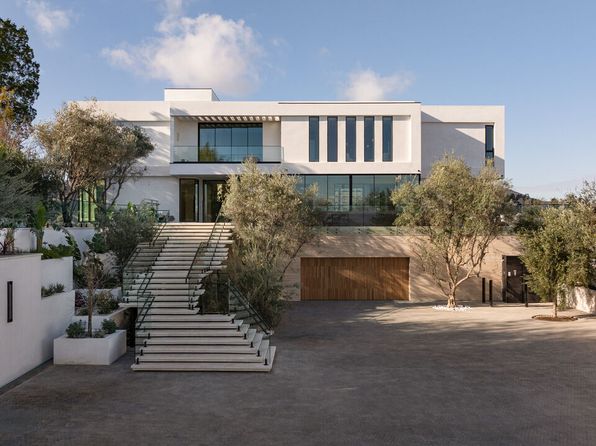 16187 Royal Oak Rd, Encino, CA 91436