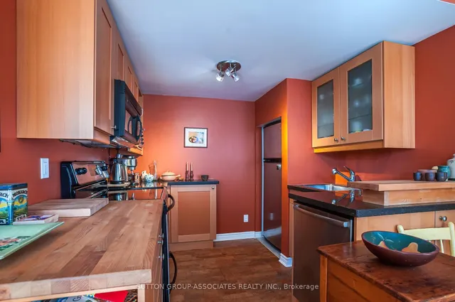 Additional image 12 of 100 Redpath Ave Unit 28