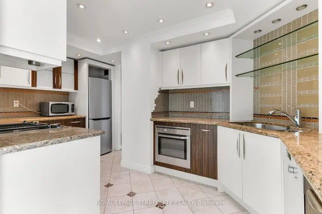 Additional image 18 of 77 Harbour Sq Unit 2707