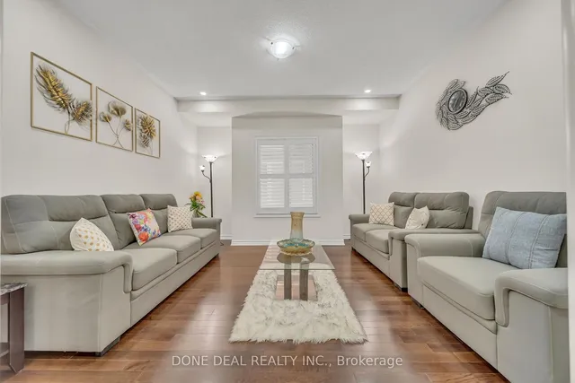 Additional image 11 of 10 Lola Cres