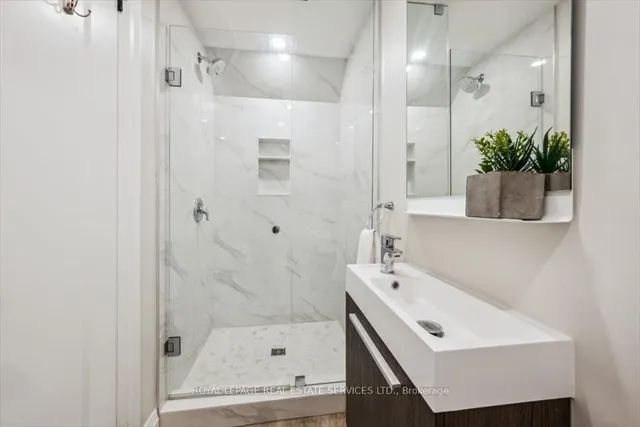 Additional image 24 of 1520 Lancaster Dr Unit 137