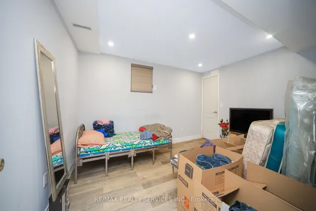 Additional image 40 of 24 Neville Cres