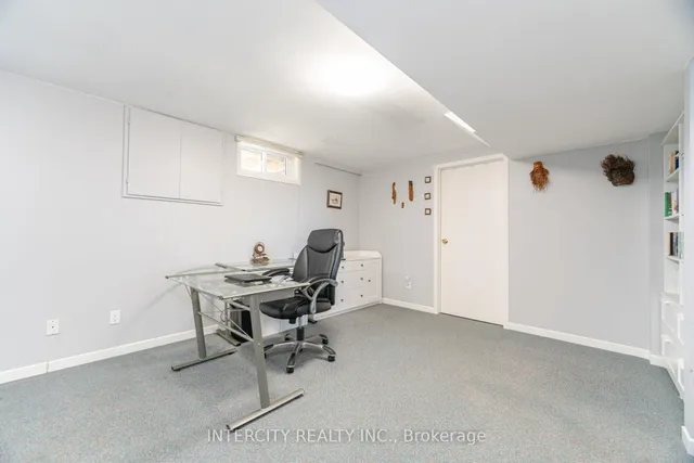 Additional image 36 of 35 Lower Canada Cres