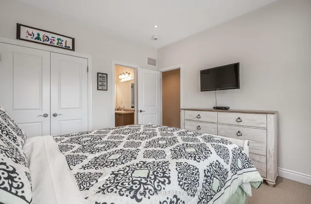 Additional image 35 of 29 Provost Tr