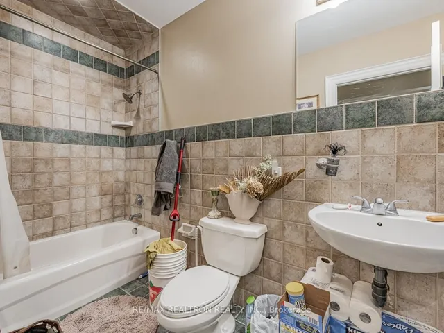 Additional image 32 of 32 Roberta Dr