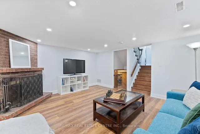 Additional image 38 of 82 Simmons Blvd