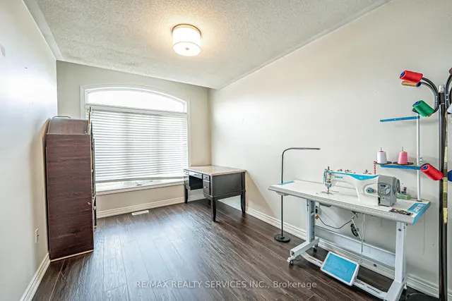 Additional image 29 of 32 Crystalview Cres