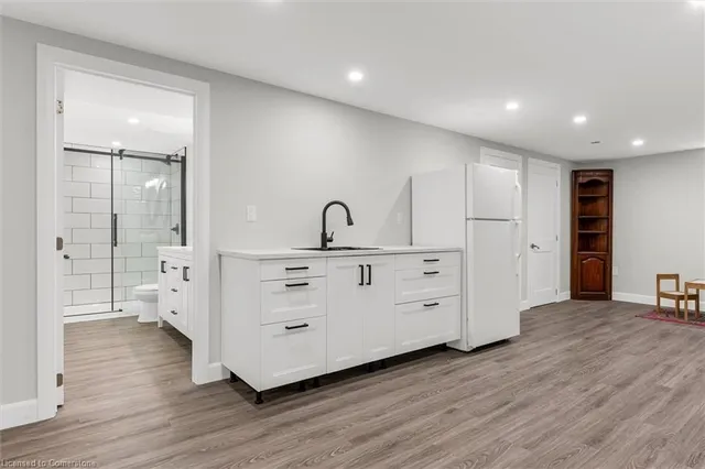 Additional image 30 of 14 Carousel Ave