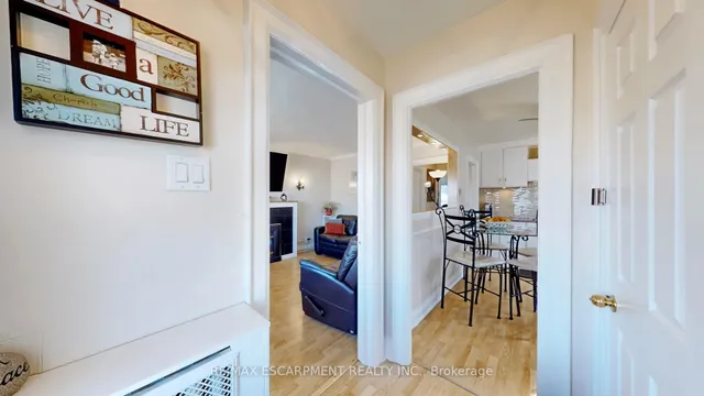 Additional image 5 of 527 Victoria Park Ave