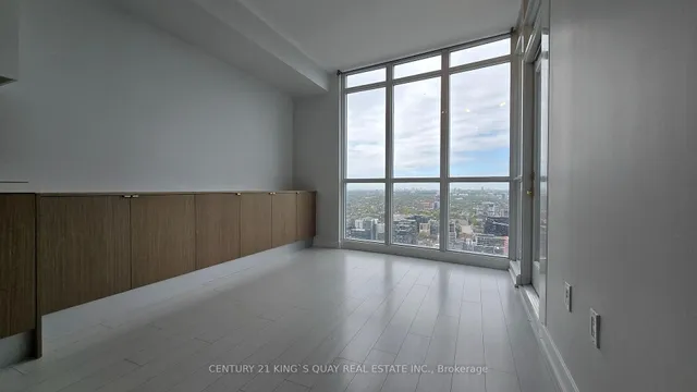 Additional image 16 of 21 Iceboat Terr Unit ph01