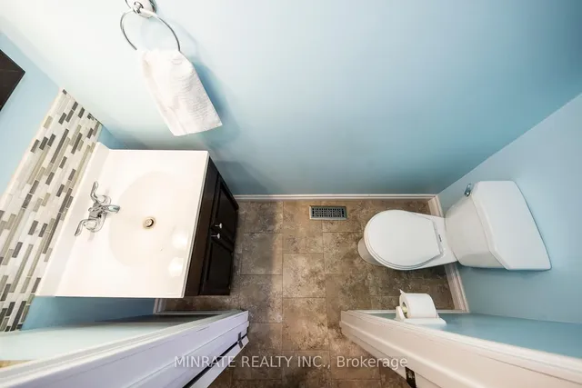 Additional image 11 of 1548 Newlands Cres Unit 14