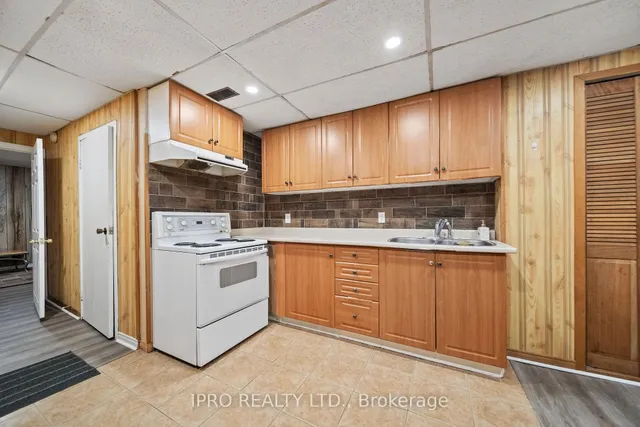 Additional image 23 of 734 Briar Cres