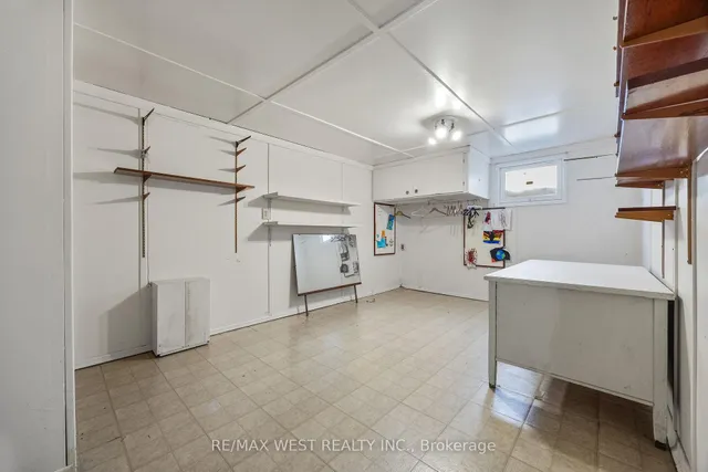 Additional image 27 of 588 Hyacinthe Blvd